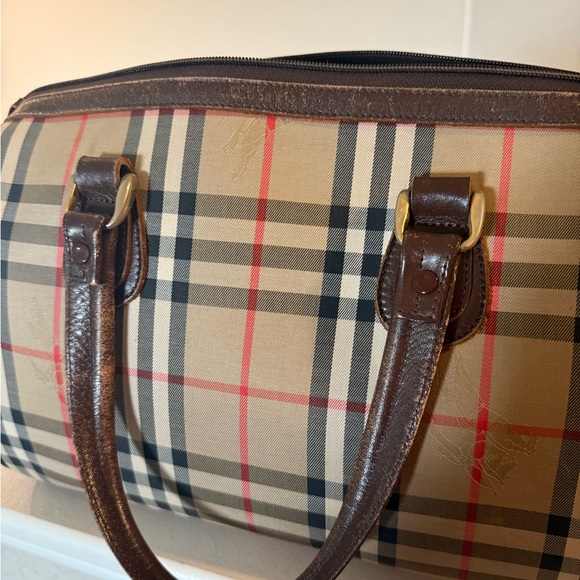 vintage Burberry Boston bag featuring the iconic Haymarket bag - Picture 10 of 16